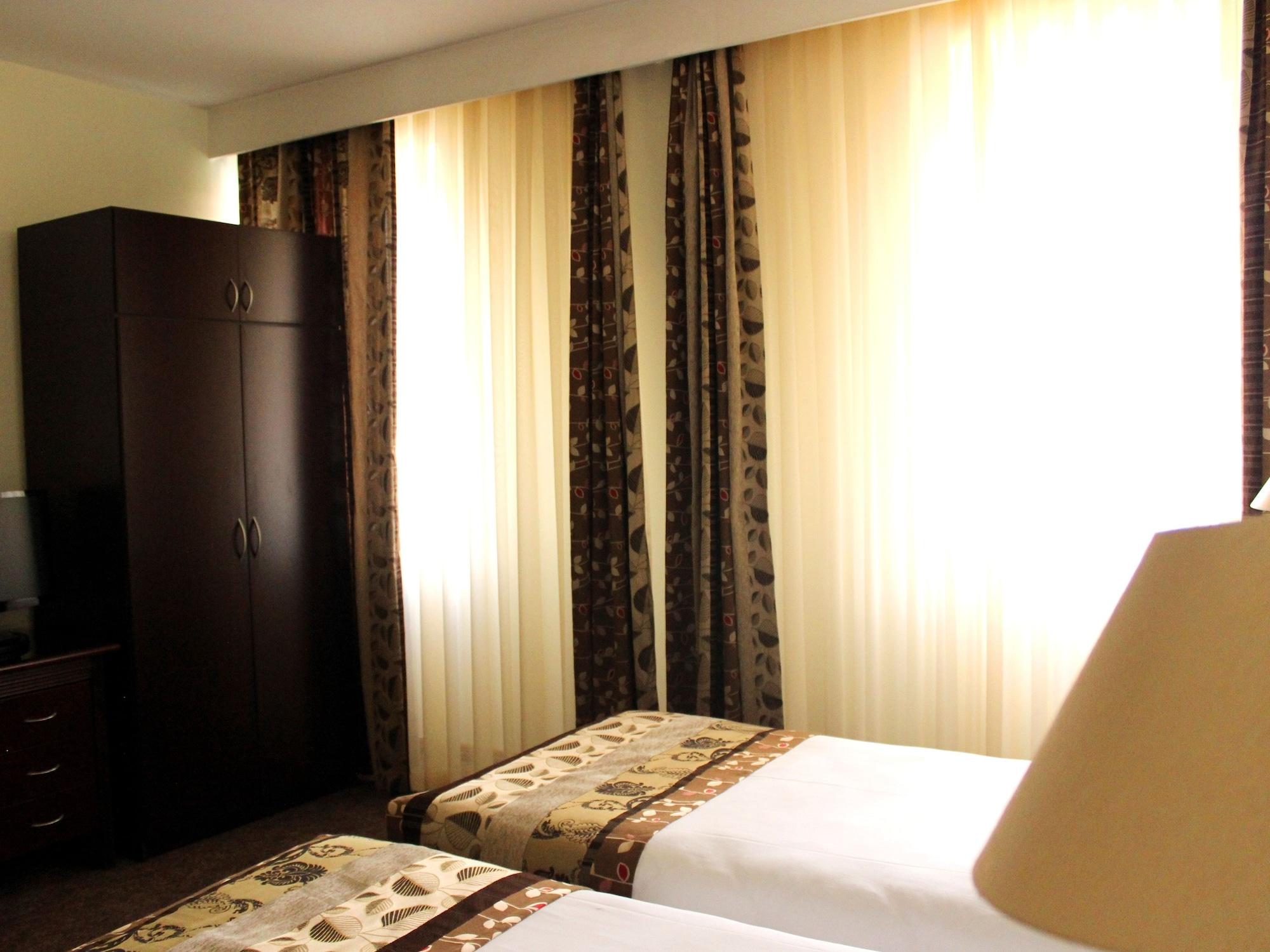 Europe Hotel Ереван Екстериор снимка