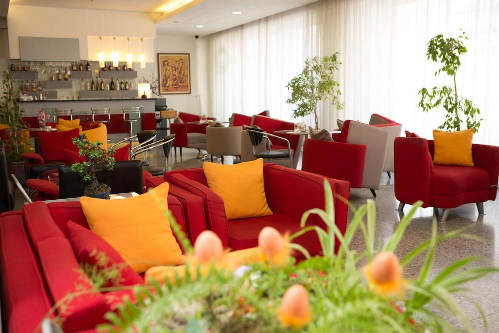 Europe Hotel Ереван Екстериор снимка