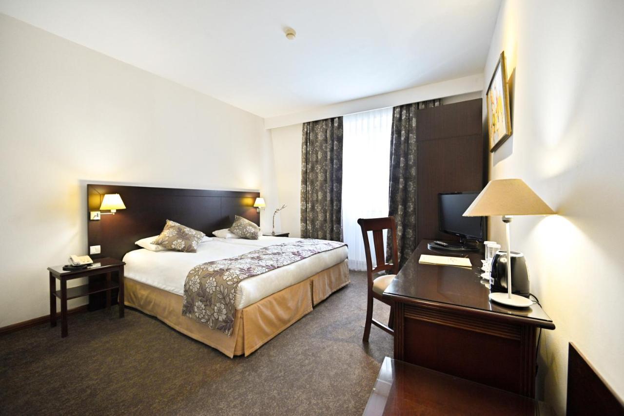 Europe Hotel Ереван Екстериор снимка