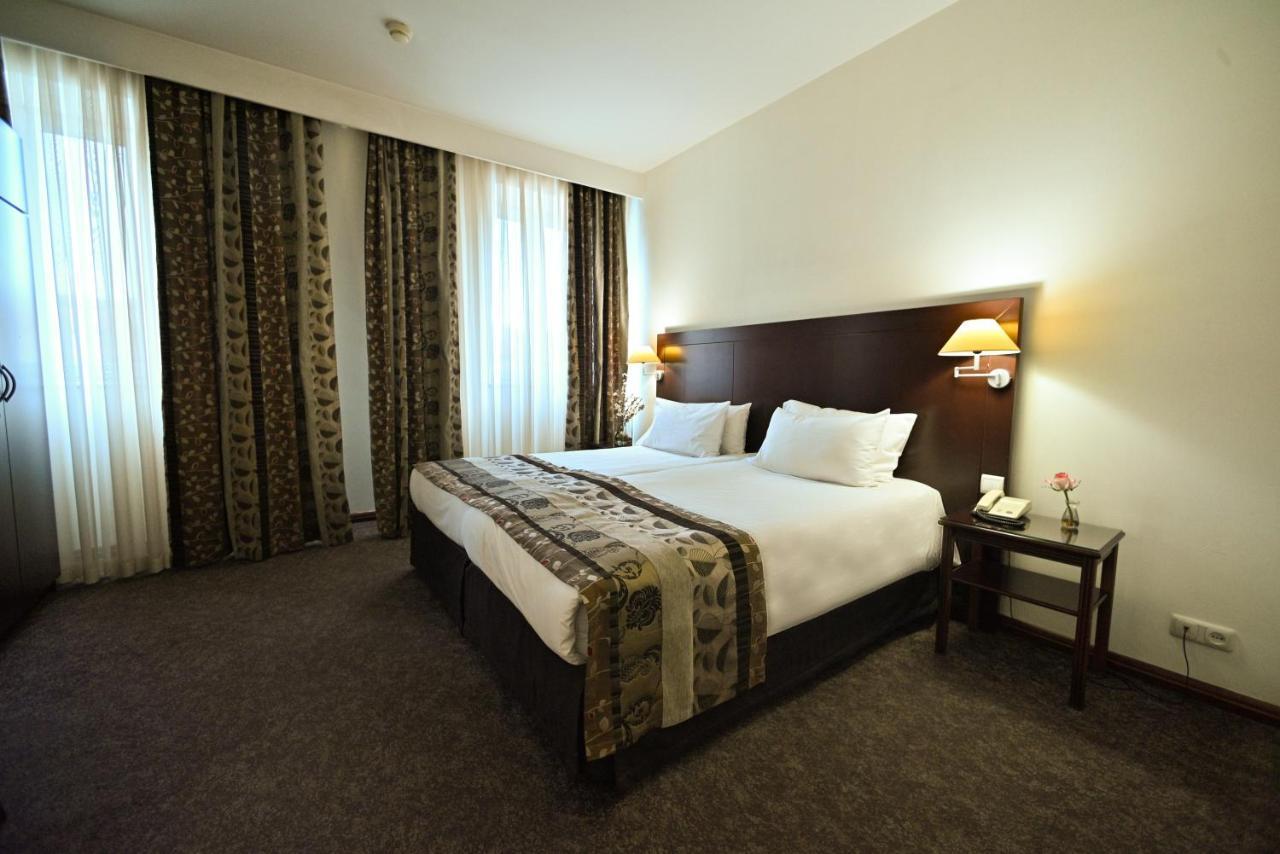 Europe Hotel Ереван Екстериор снимка