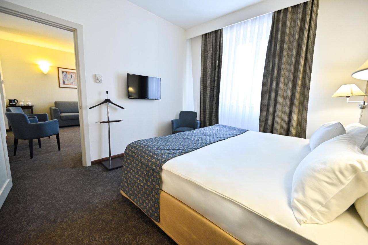 Europe Hotel Ереван Екстериор снимка