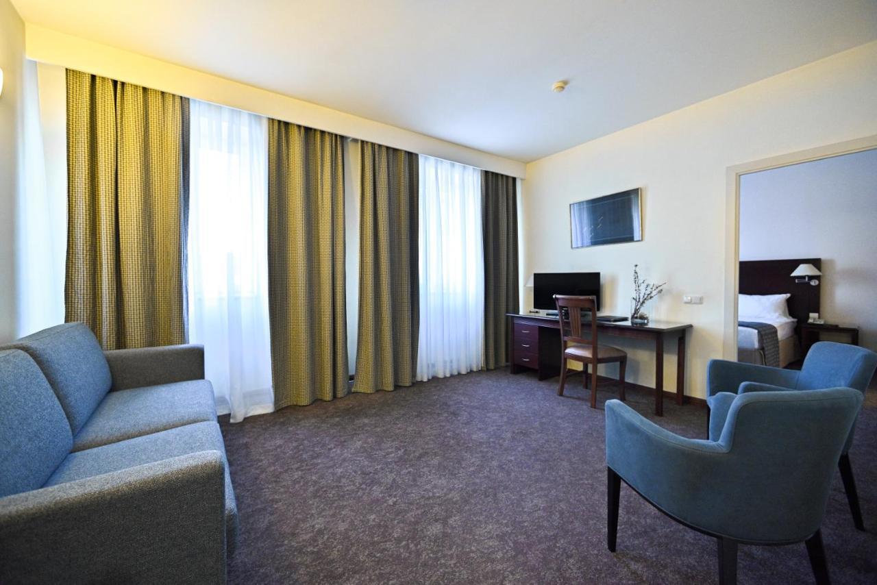 Europe Hotel Ереван Екстериор снимка