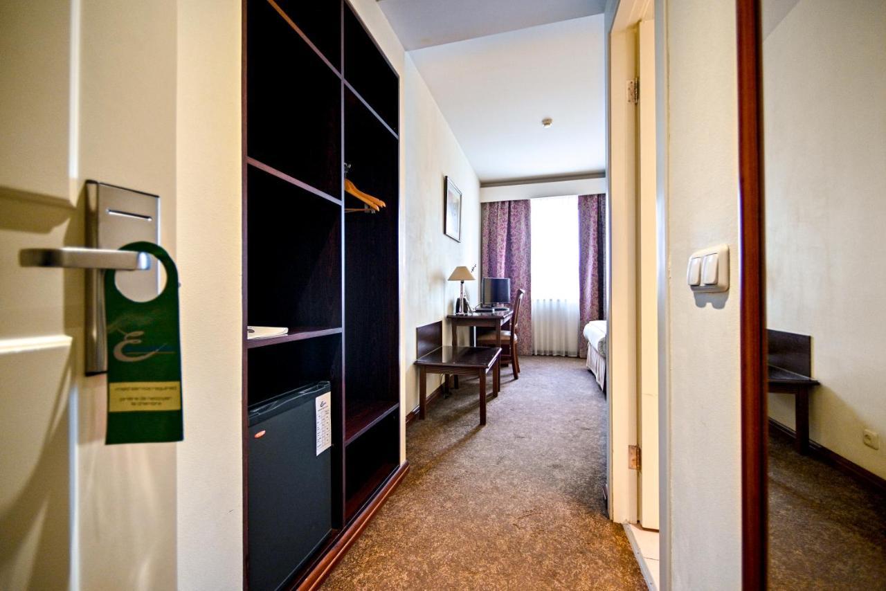 Europe Hotel Ереван Екстериор снимка