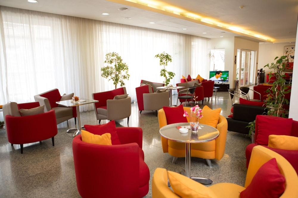 Europe Hotel Ереван Екстериор снимка